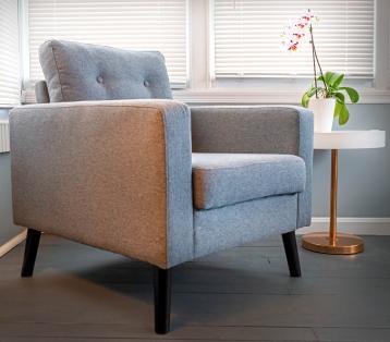 Absolutely loving my Costway Modern Tufted Accent Chair: 