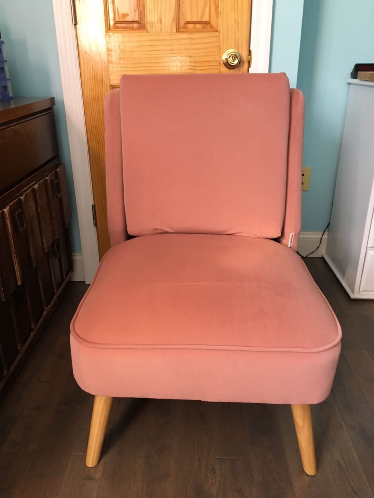 Adorable pink chair