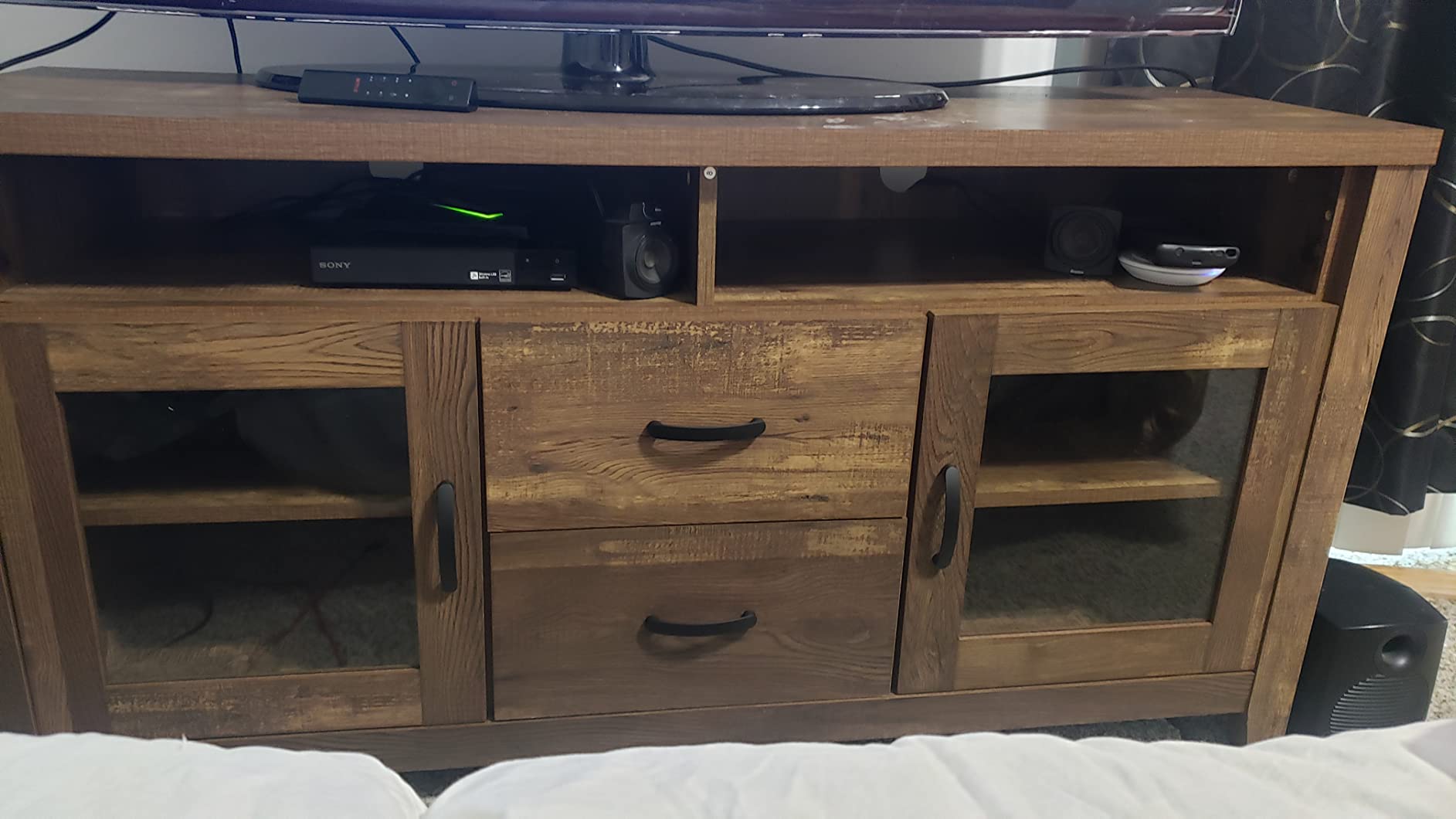 Great sturdy TV stand, but directions were awful