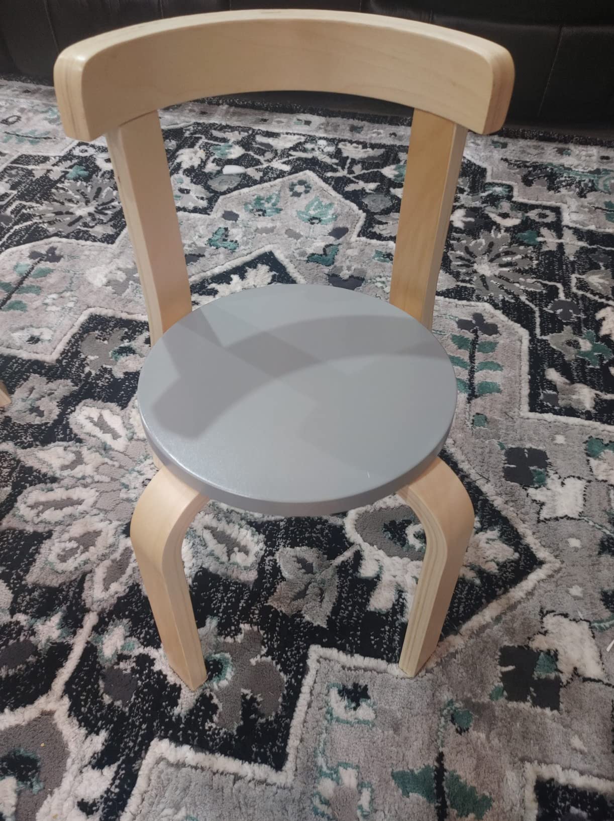 Attractive table and chair set for kids