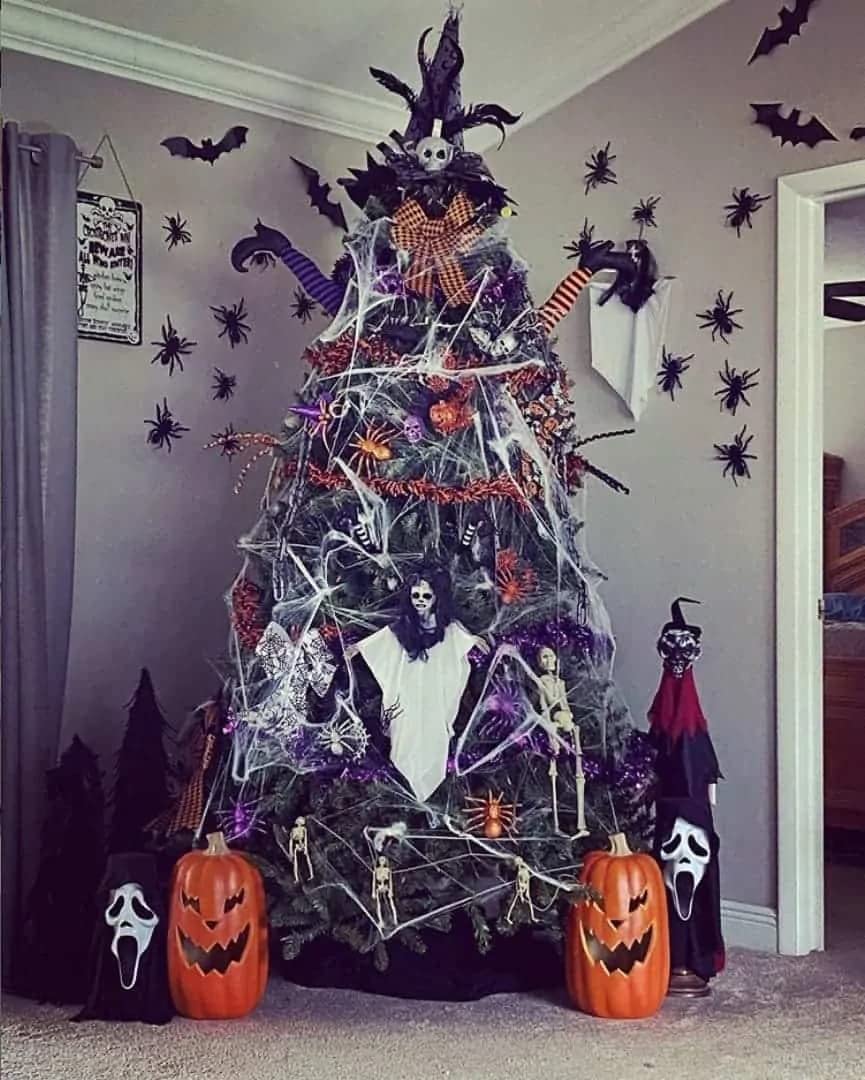 Great tree fr Halloween