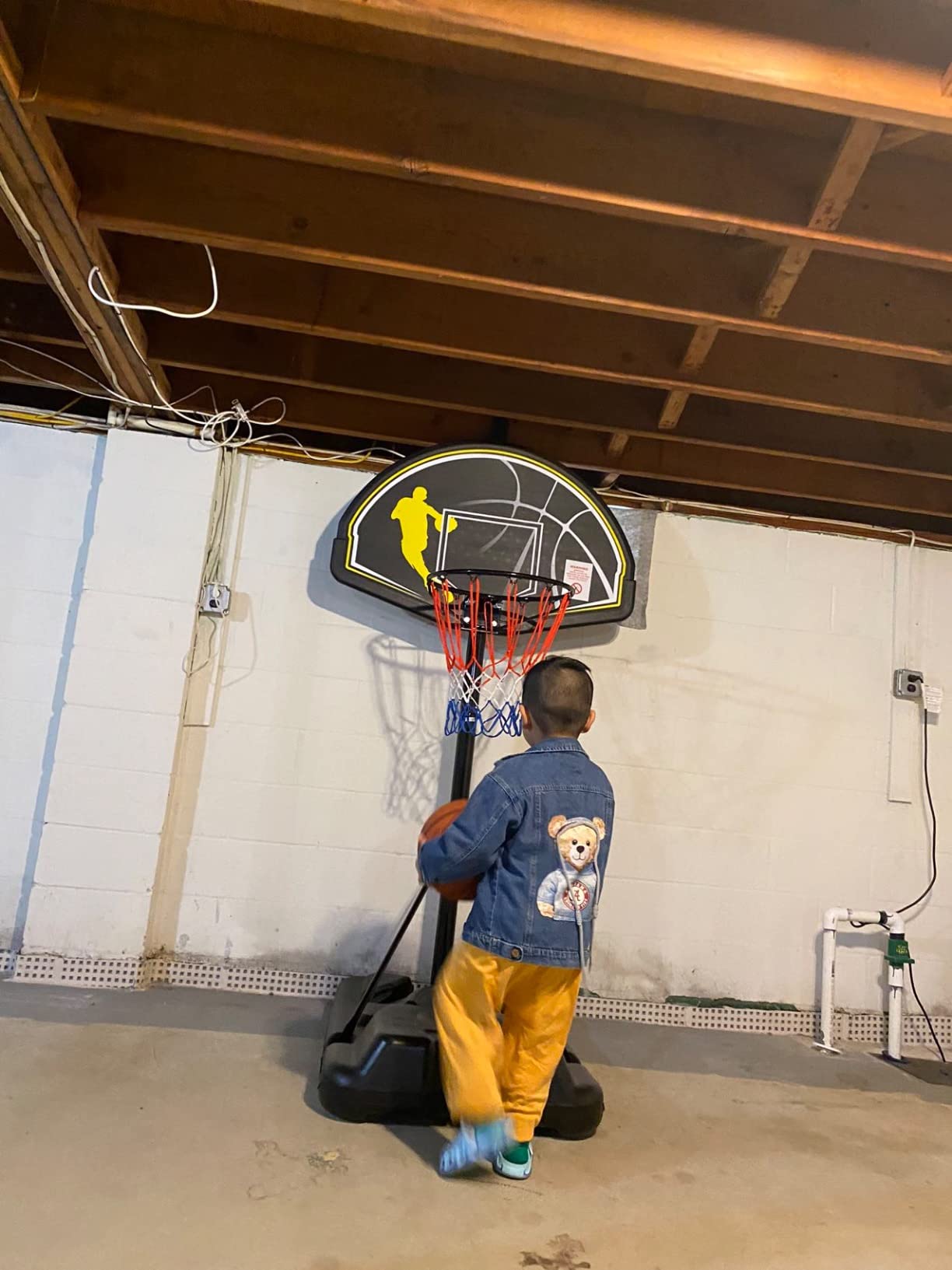Strong basketball hoop