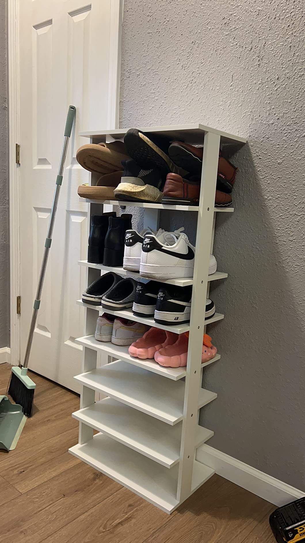 The shoe rack is of good quality and well worth buying. The shape is also beautiful and fashionable.